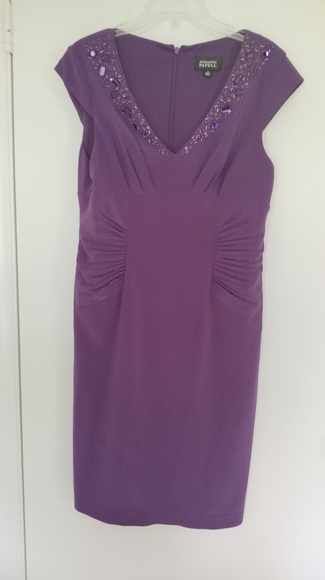 Ladies dress - Picture 1 of 4